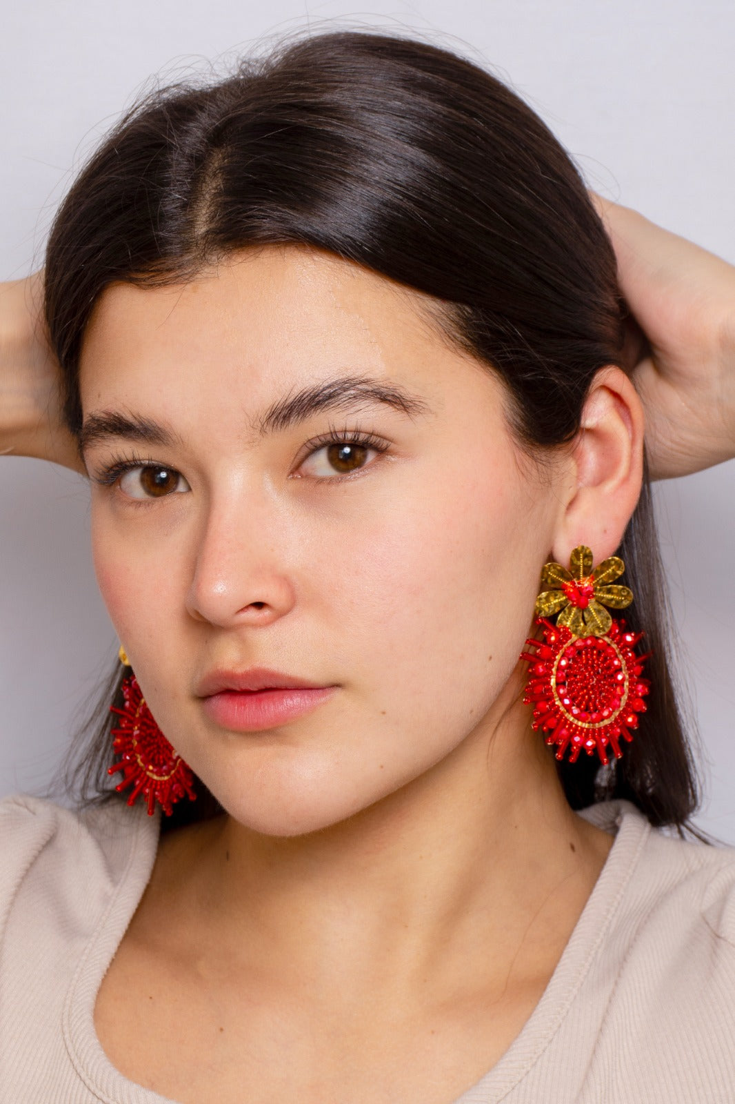 Arete en bronce topo flor (Rojo)