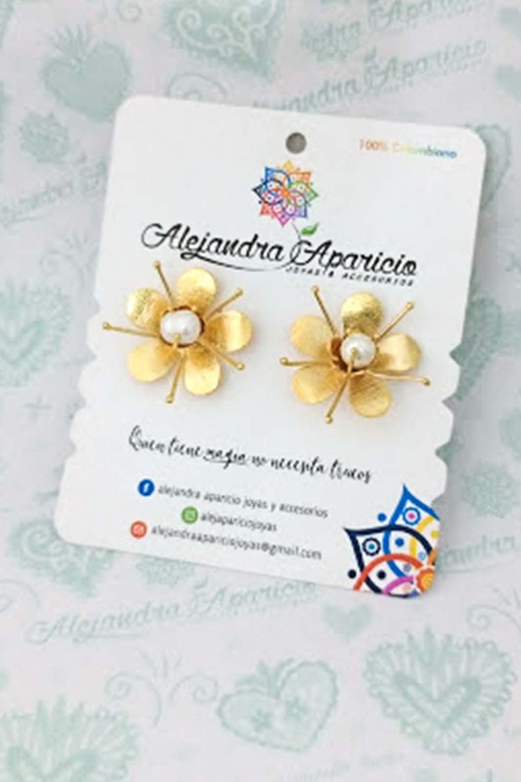 Topo flor pistilos con perla natural