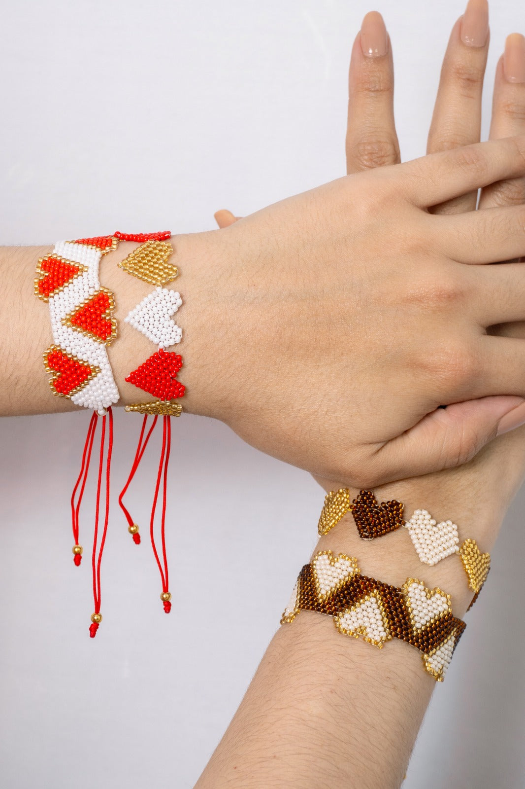 Set de pulsera corazones tejidos