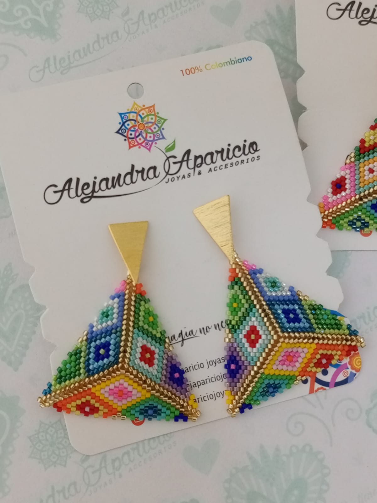 Arete triángulo en Miyuki multicolo